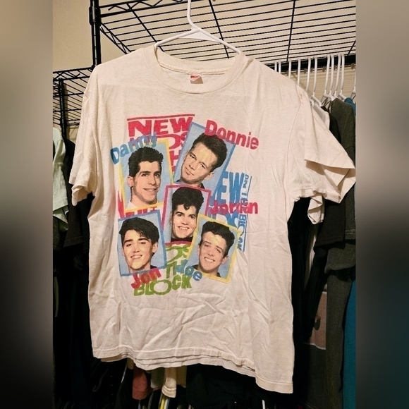 New Kids On The Block Tops - Vintage New Kids On The Block 1989. Hanes Tag Men's L/Women's XL . P2P 22